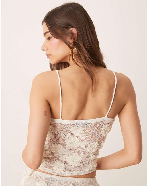 ASOS Gedrapeerde Camitop Met Bloemenapplicaties in het Natural