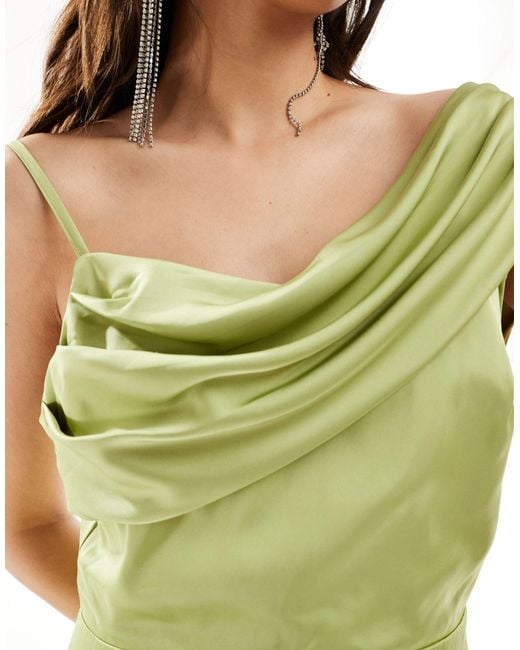 L'invitée - robe asymétrique longue drapée en satin - olive TFNC London en coloris Green