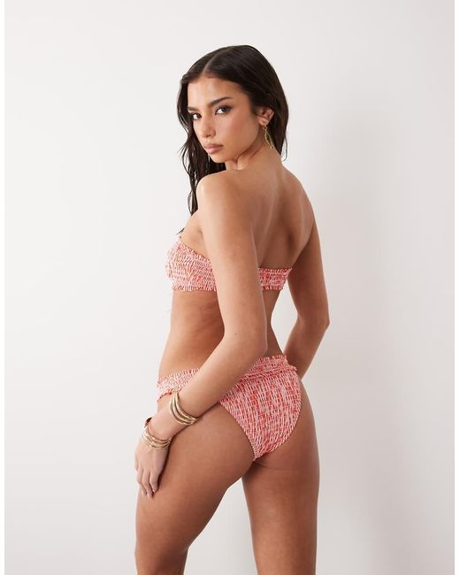 ASOS Scarlet in het Orange
