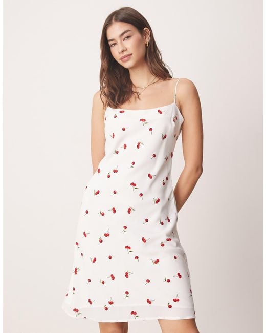 Robe nuisette longueur genou à bretelles avec - imprimé cerises Abercrombie & Fitch en coloris Natural