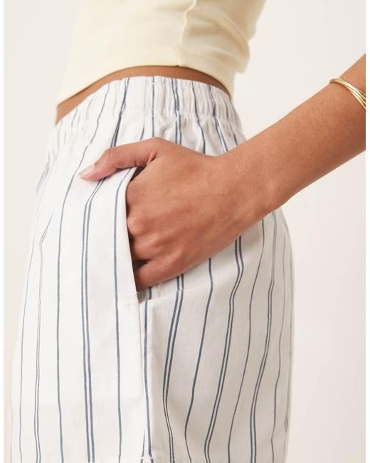 Pantalones Cortos A Rayas Azules Con Lazada En La Cintura De Popelina De Abercrombie & Fitch de color Natural