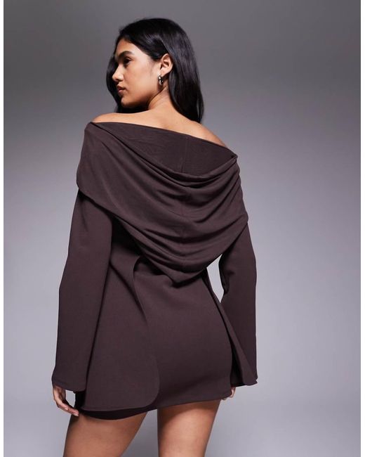 Vestido Corto Con Capucha Desbocada Y Hombros De Malla, Botones Grandes Dorados Y Detalle De Bajo Doble De ASOS de color Purple