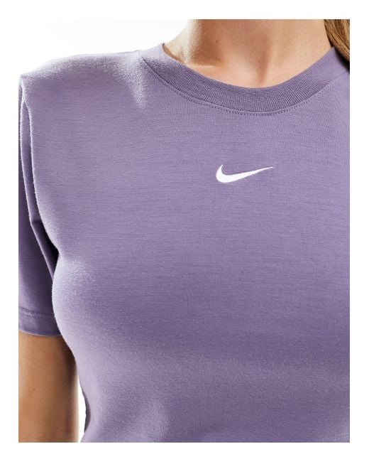 Nike Purple – essentials – kurz geschnittenes, schmales t-shirt