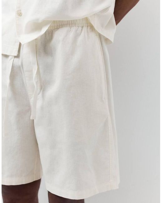 Pull&Bear White Linen Blend Shorts for men