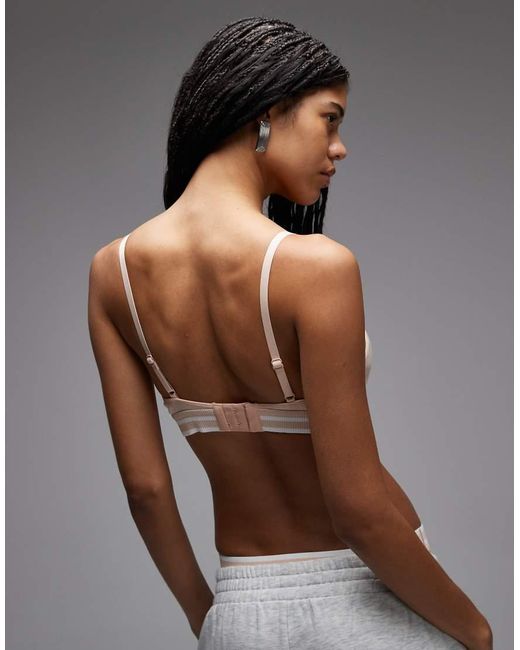Bralette Beis Triangular De -Rosa Lacoste de color Black