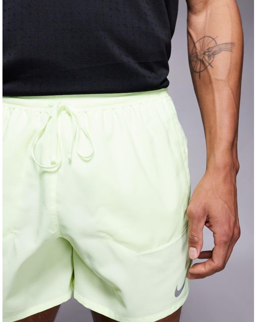 Nike – stride dri-fit – lauf-shorts in Green für Herren