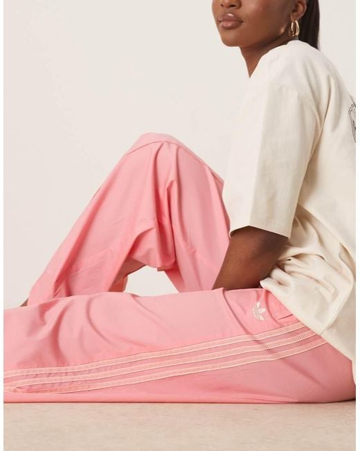 Pantalones De Chándal Rosas Con 3 Rayas De Croché De Adidas Originals de color Pink