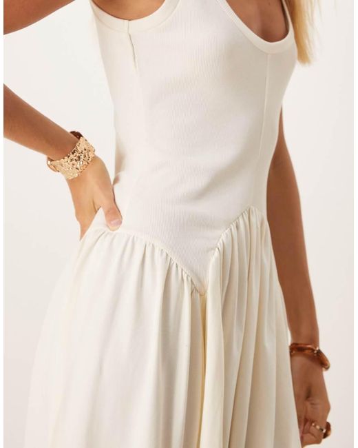 Vestido Midi Con Cintura Baja, Cuello Ancho Y Cuerpo De Canalé De -Blanco ASOS de color Natural