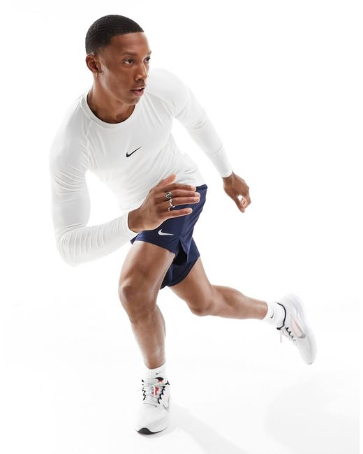 Nike – pro dri-fit – eng geschnittenes, langärmliges oberteil in White für Herren