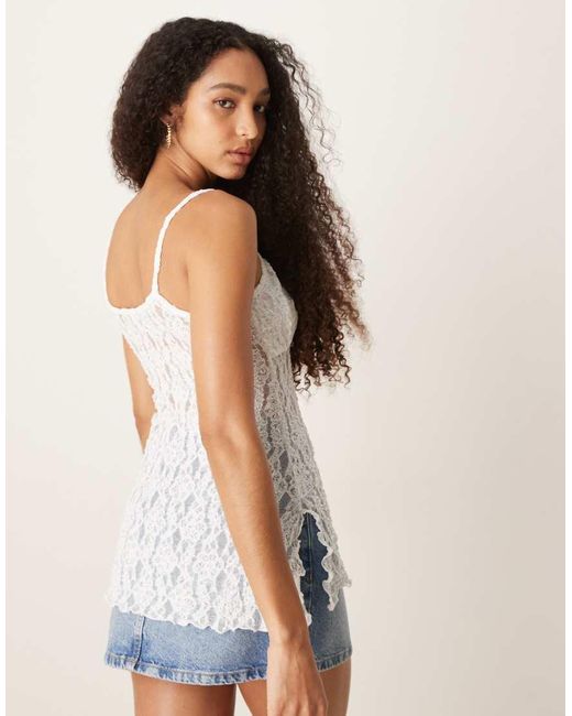 ASOS Langere Camitop Van Kant Met Aangerimpelde Buste in het White