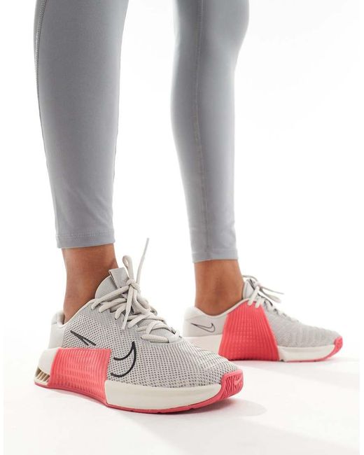 Zapatillas De Deporte Claro Y Rosas Metcon 9 De Nike de color White