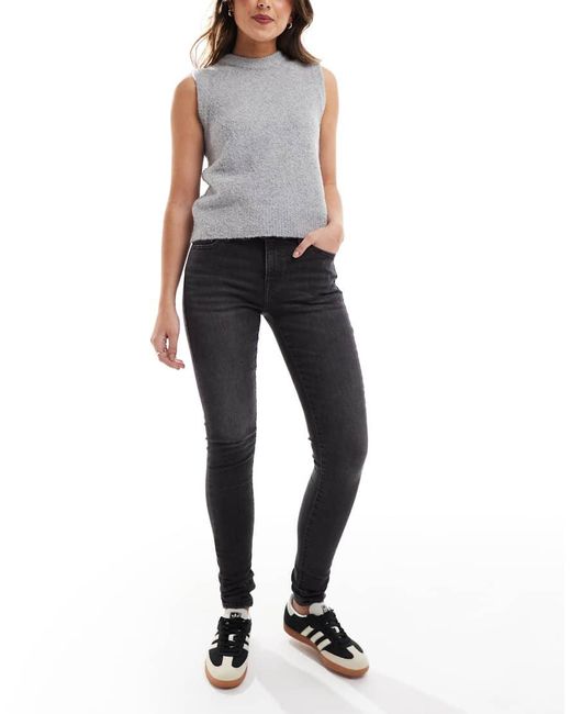 710 di Levi's in Black