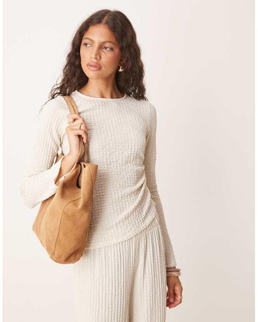 Top De Manga Larga Con Lateral Fruncido De Tejido Texturizado De (Parte De Un Conjunto)-Blanco ASOS de color Natural
