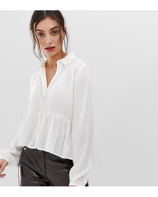 Blusa blanca con volante en la parte inferior Stradivarius de color Blanco  | Lyst