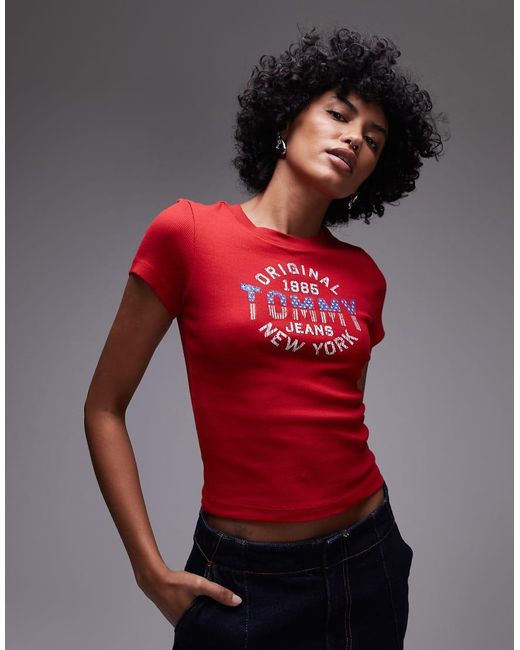 T-Shirt Rossa Con Logo Centrale A Tema Usa di Tommy Hilfiger in Red