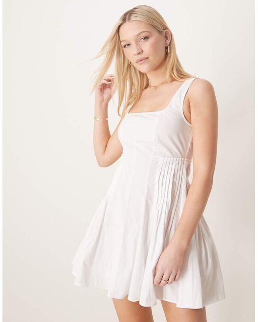 Vestito Corto Con Scollo A Barchetta E Vita A Pieghe di ASOS in Natural