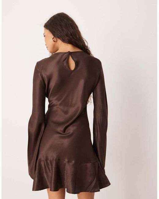 Vestido Corto Marrón Con Cintura Baja De Satén De ASOS de color Brown