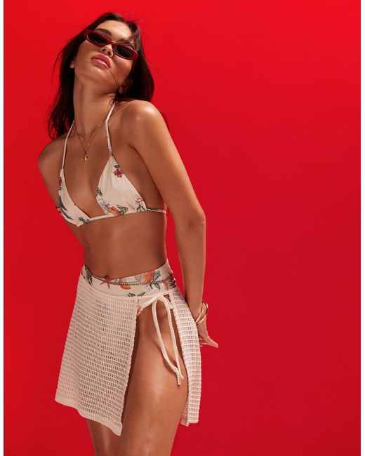 ASOS Red – triangel-bikinioberteil mit postkarten-print