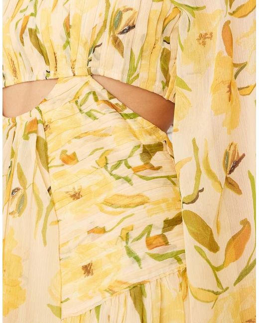 ASOS Maxi Jurk Met Lange Mouwen, Uitsnijdingen En Gerimpelde Rok En Bloemenprint in het Yellow