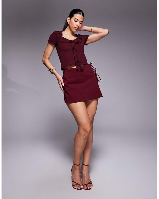 Top A Maniche Corte Semitrasparente Color Mora Con Scollo A V E Volant di ASOS in Purple