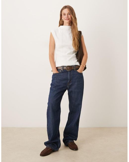 Top Senza Maniche Morbido Al Tatto Inverno Con Peplo, Scollo A Barchetta E Cuciture A Vista di ASOS in White