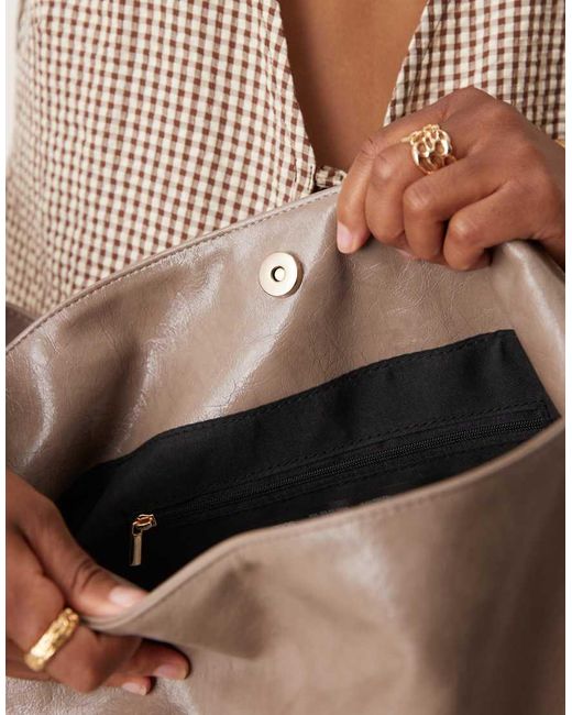 Borsa Shopping Arrotondata Grigia di ASOS in Brown