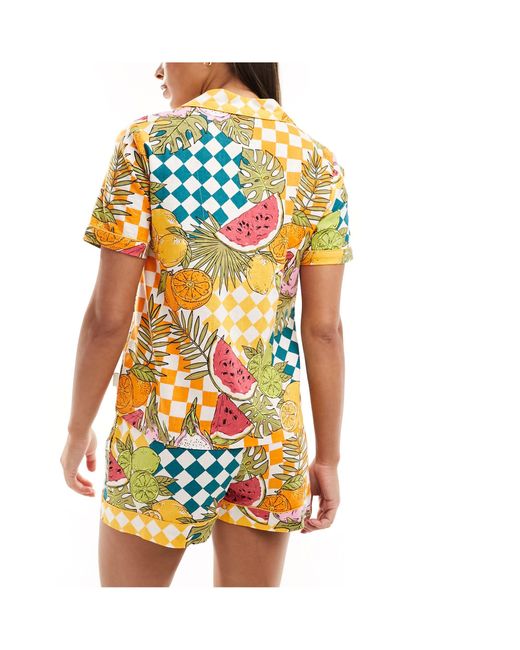 Pyjama avec short et chemise à manches courtes et revers en coton à imprimés damier et fruits Chelsea Peers en coloris Multicolor