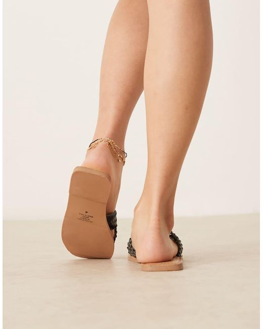 Sandalias Negras Planas Con Diseño Entretejido Flossie De ASOS de color Natural
