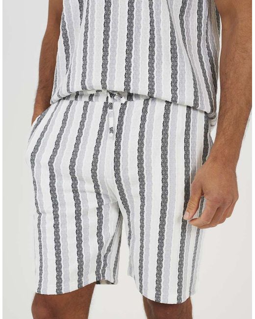 Brave Soul White Regular Fit Shorts for men