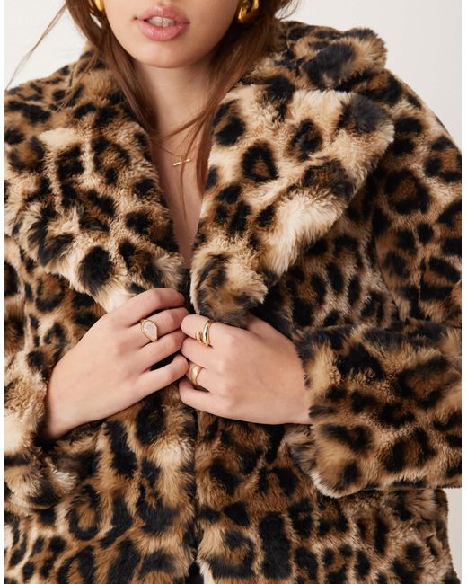 Manteau court en fausse fourrure - imprimé animal New Look en coloris Natural