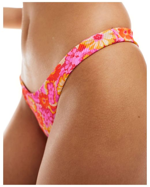 Sugar rush - slip bikini minimal sgambati con stampa a fiori multicolore di Kulani Kinis in Pink