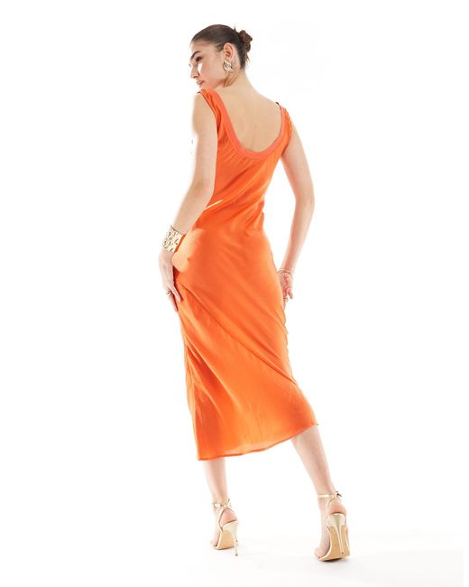 Robe nuisette mi-longue coupée en biais avec encolure côtelée ASOS en coloris Orange