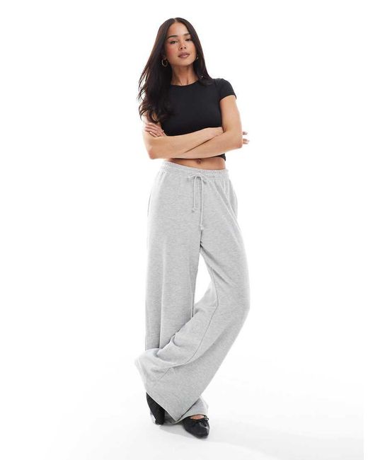 Stradivarius Str in het Black