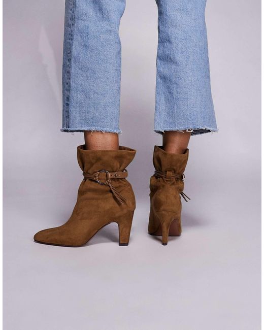 Emil - bottines en suédine à talon et détail froncé - taupe ASOS en coloris Blue
