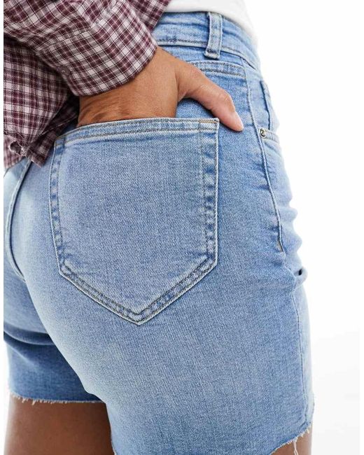 Pantaloncini Di Jeans A Vita Alta Lavaggio Azzurro di ONLY in Blue
