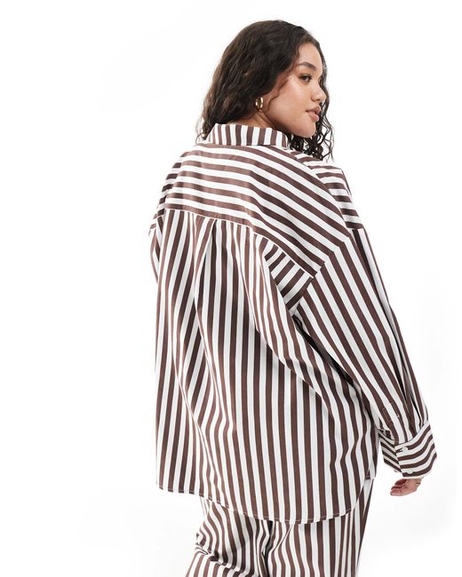 4th & Reckless White – oversize-hemd aus baumwolle mit braunen streifen und taschen-detail, kombiteil