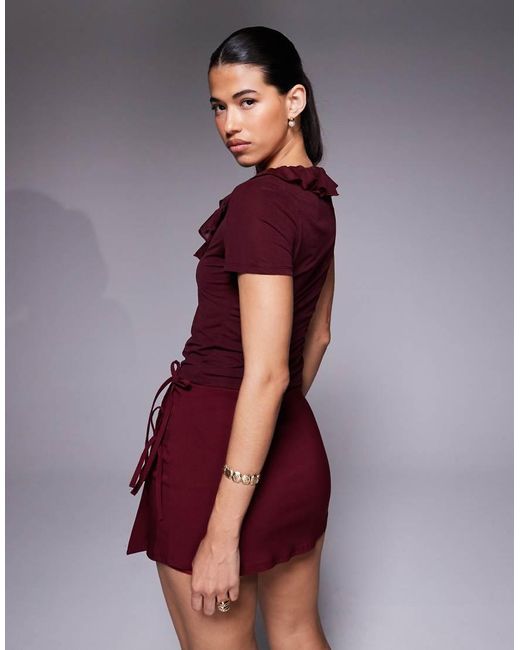 Top A Maniche Corte Semitrasparente Color Mora Con Scollo A V E Volant di ASOS in Purple