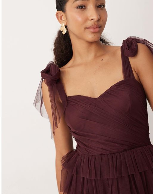 L'invitée - robe longue en tulle avec épaules nouées - prune LACE & BEADS en coloris Red