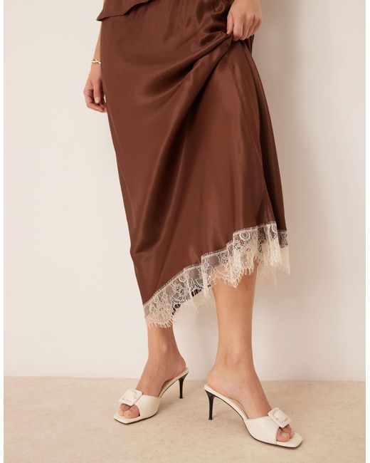 Jupe longue d'ensemble en satin avec ourlet en dentelle ASOS en coloris Natural