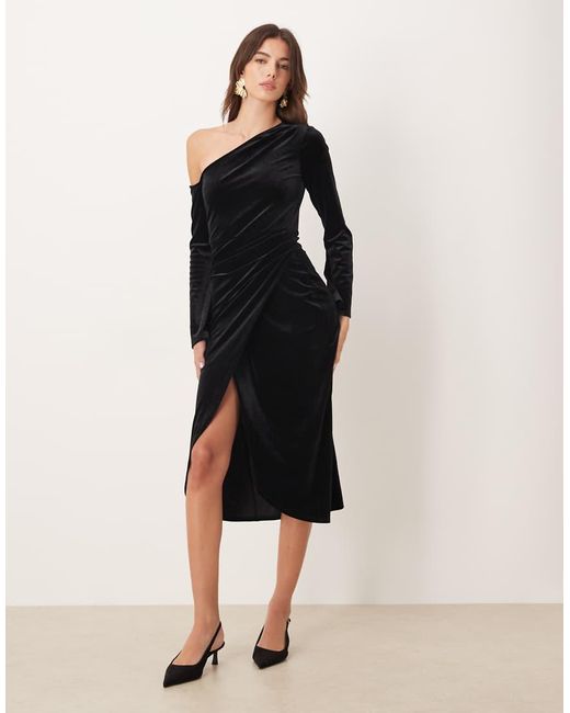 Nobody's Child Black Velvet Fallen Shoulder Ruched Midi Dress
