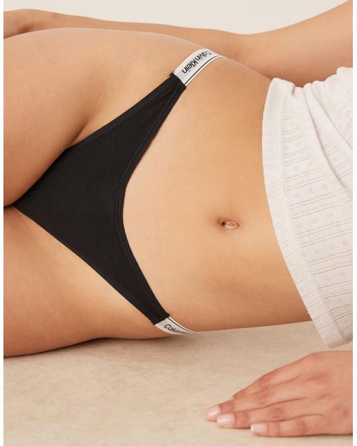 Modern - string échancré à logo Calvin Klein en coloris White