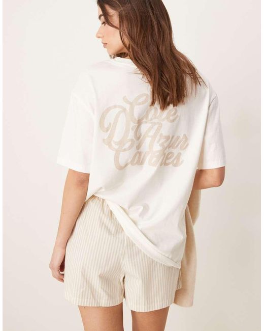 Pijama Beis De Camiseta Extragrande Y Pantalones Cortos Con Estampado Gráfico De -Blanco ASOS de color White