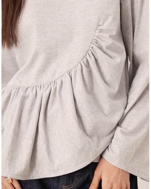 Top Gris Jaspeado De Manga Larga Y Corte Cuadrado Con Sobrefalda Asimétrica En El Bajo De ASOS de color Natural