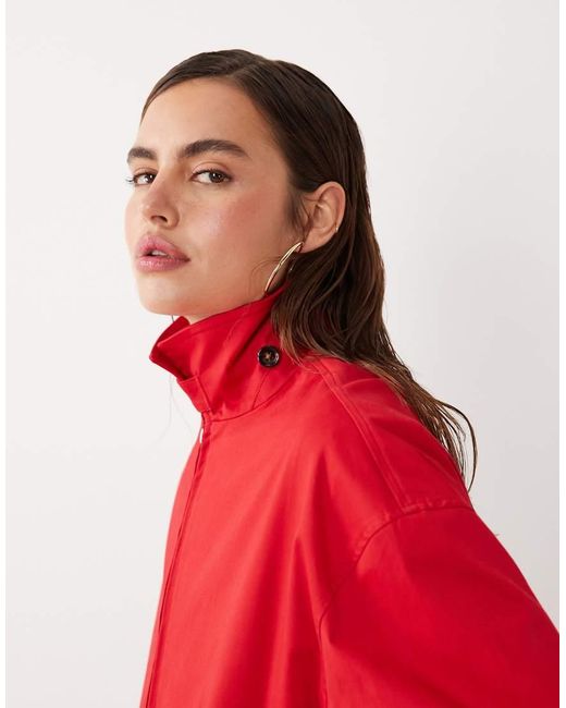Mango Starring Hailey Bieber in het Red