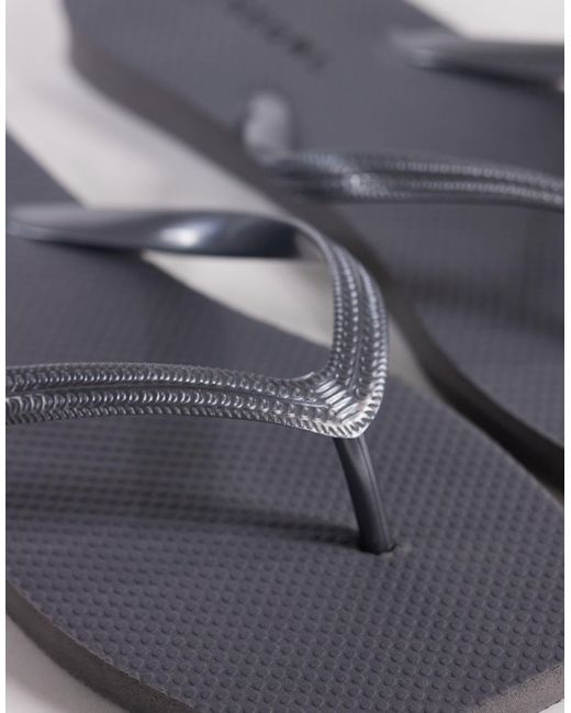 SEQWL Metallic – zehenstegsandalen