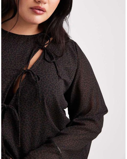 Top Con Detalle Asimétrico Con Lazadas Y Estampado De Leopardo De ONLY de color Black