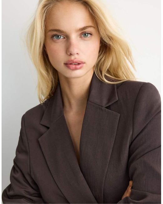 Blazer Basic Rustico di Stradivarius in Brown