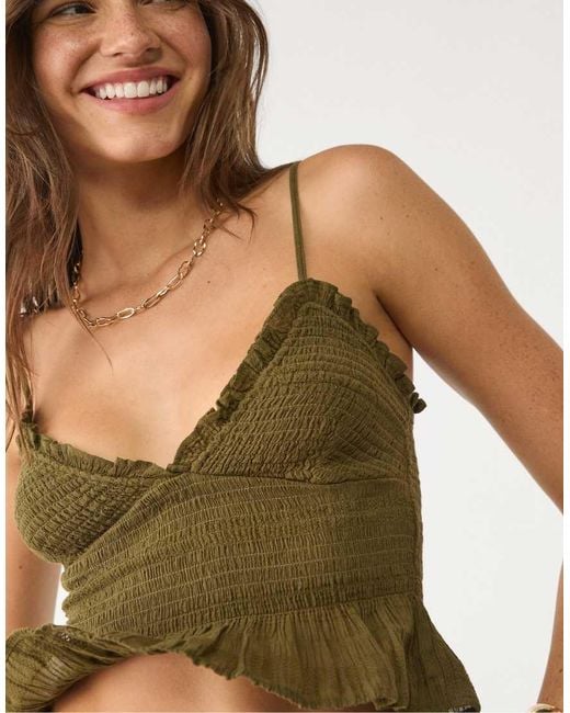 Top Aderente Kaki Con Volant di Stradivarius in Green