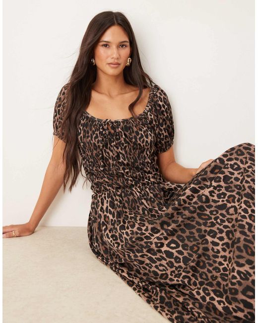 ASOS Multicolor – midi-nachmittagskleid mit knittertextur, gesmokter taille, milkmaid-ausschnitt, puffärmeln und leopardenmuster
