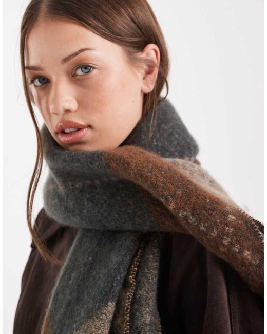 Sciarpa Morbida Bouclé Crema, Fossile E Antracite A Quadri di Vero Moda in Black